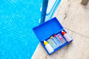 Measurement of chlorine and PH of a pool during pool maintenance